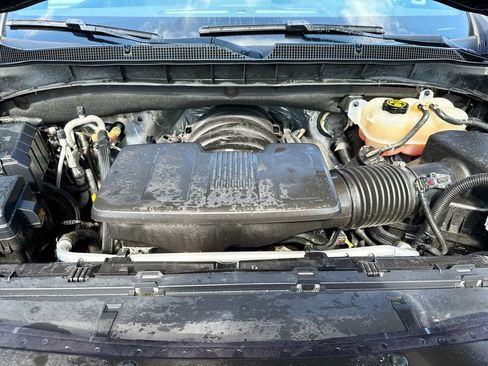 Used 2023 Chevrolet Suburban LT w/ Luxury Package RWD image 33