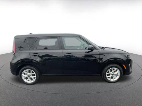 Used 2025 Kia Soul LX w/ LX Technology Package image 16