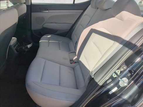 Used 2017 Hyundai Elantra SE w/ Cargo Package image 10