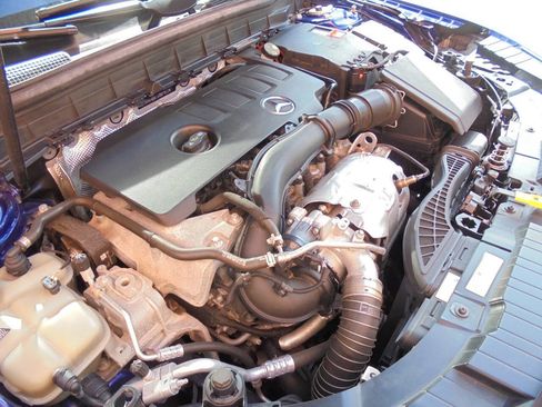 Used 2020 Mercedes-Benz GLB 250 4MATIC w/ Premium Package image 36