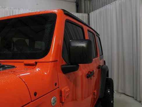 Used 2018 Jeep Wrangler Unlimited Sport S AWD/4WD image 34