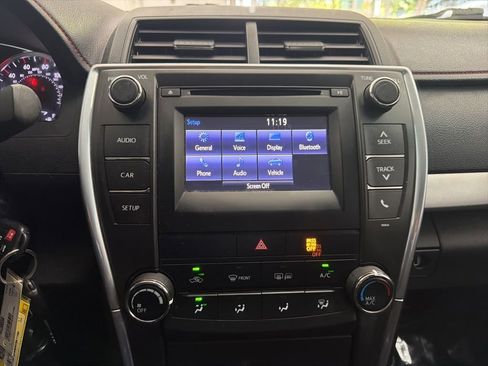 Used 2017 Toyota Camry SE FWD image 27
