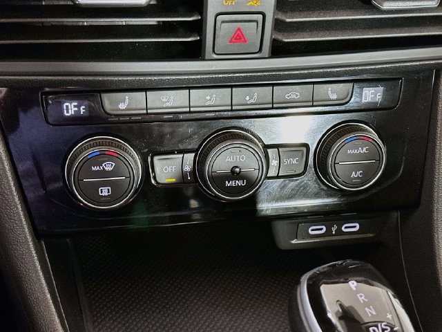 Certified 2023 Volkswagen Jetta SE w/ Panoramic Sunroof Package FWD image 16