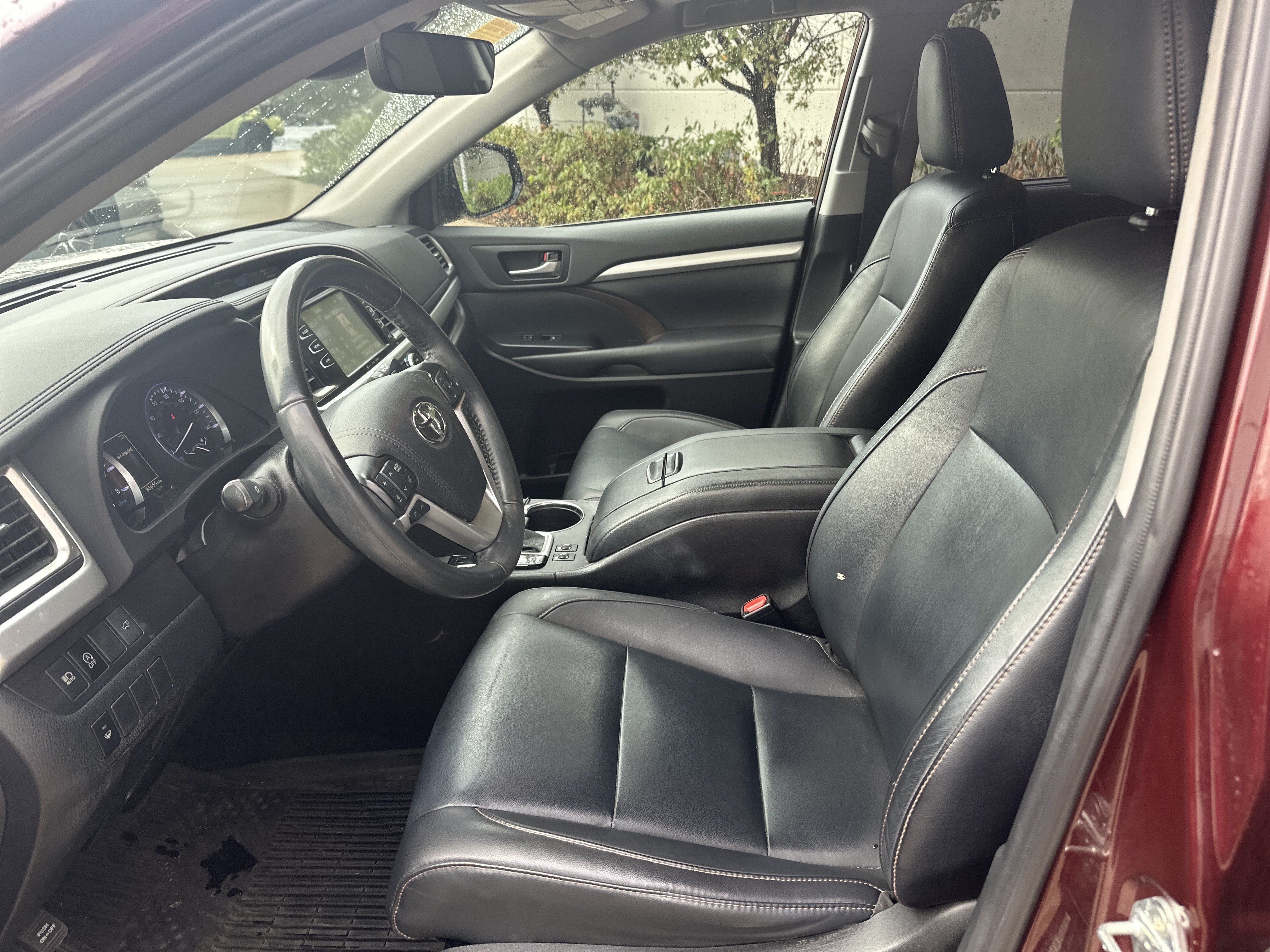 Used 2019 Toyota Highlander XLE AWD/4WD image 15