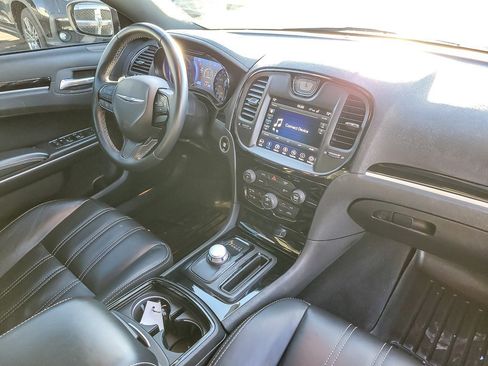 Used 2019 Chrysler 300 S image 22