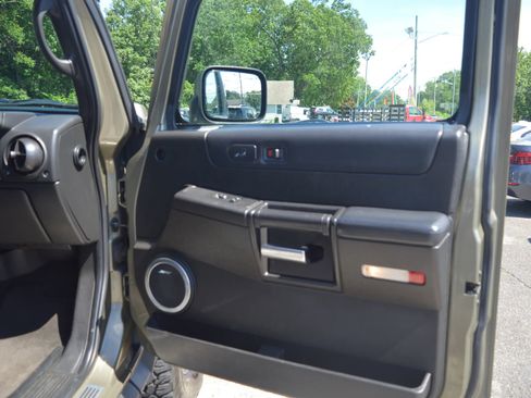 Used 2005 HUMMER H2 w/ Preferred Equipment Group AWD/4WD image 27