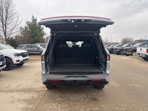 New 2025 Lincoln Navigator Reserve w/ Jet Appearance Package AWD/4WD image 8
