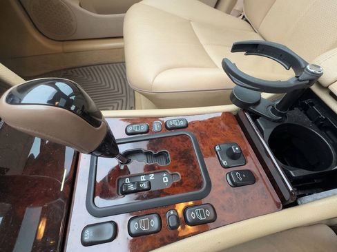 Used 2001 Mercedes-Benz E 320 Sedan image 20