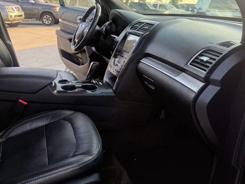 Used 2018 Ford Explorer Limited w/ Equipment Group 301A FWD image 17