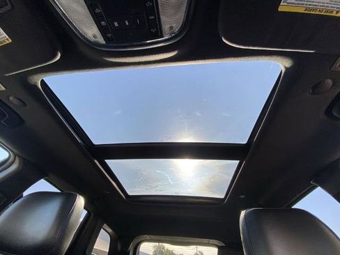 Used 2018 Jeep Grand Cherokee Limited w/ Luxury Group II image 15