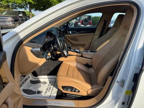 Used 2018 Porsche Panamera image 16