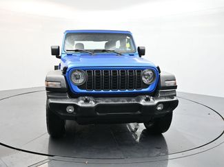 Used 2025 Jeep Wrangler Sport video 2