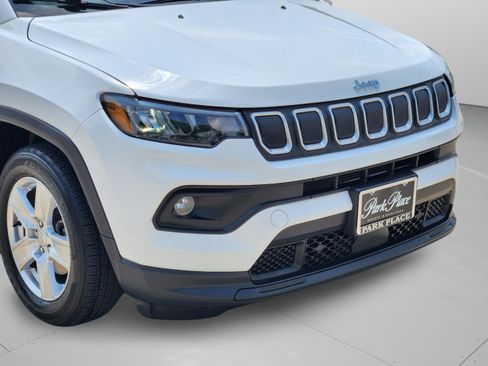 Used 2022 Jeep Compass Latitude FWD image 31