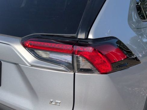 Used 2020 Toyota RAV4 LE FWD image 11