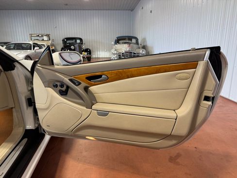 Used 2005 Mercedes-Benz SL 500 500 image 23