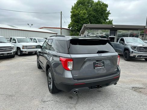 Used 2021 Ford Explorer XLT w/ Equipment Group 202A AWD/4WD image 3