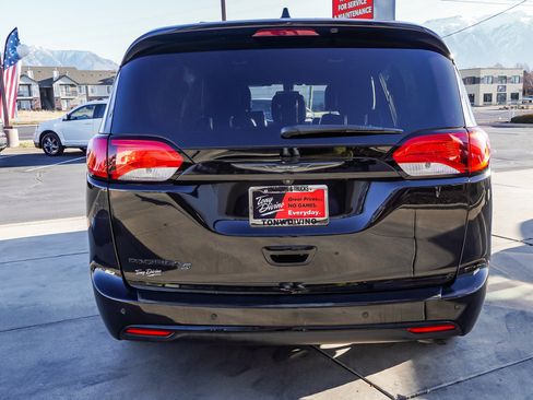 Used 2019 Chrysler Pacifica Touring-L w/ S Appearance Package image 7