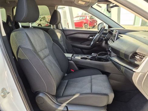 Used 2024 Nissan Rogue SV FWD image 17