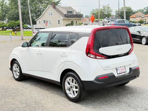 Used 2022 Kia Soul LX w/ Technology Package FWD image 6