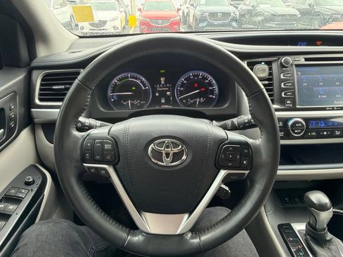 Used 2015 Toyota Highlander Limited w/ Driver Technology Package AWD/4WD image 13