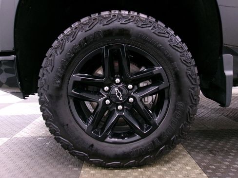 Used 2024 Chevrolet Silverado 1500 LT Trail Boss AWD/4WD image 16