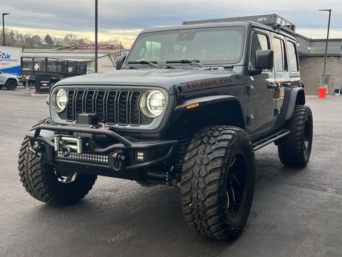 Used 2025 Jeep Wrangler Unlimited Rubicon image 3