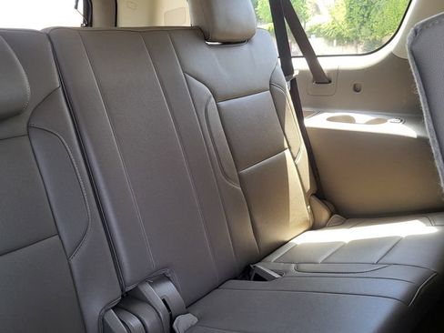 Used 2017 Chevrolet Suburban LT RWD image 27