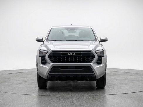 Used 2025 Kia Soul LX w/ LX Technology Package FWD image 2
