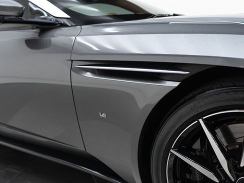 Used 2017 Aston Martin DB11 V12 RWD image 23