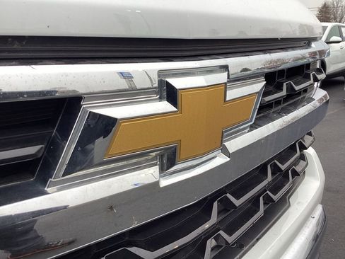 Used 2024 Chevrolet Silverado 1500 LT image 9