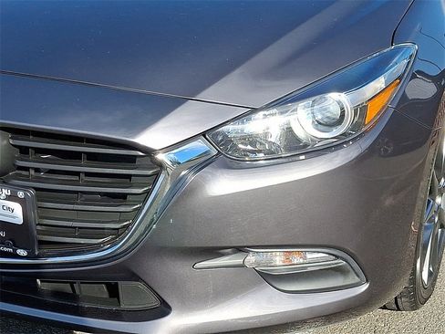 Used 2018 MAZDA MAZDA3 Touring image 10
