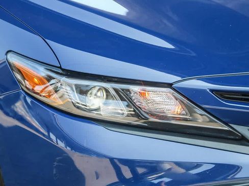 Used 2023 Toyota Camry SE FWD image 4