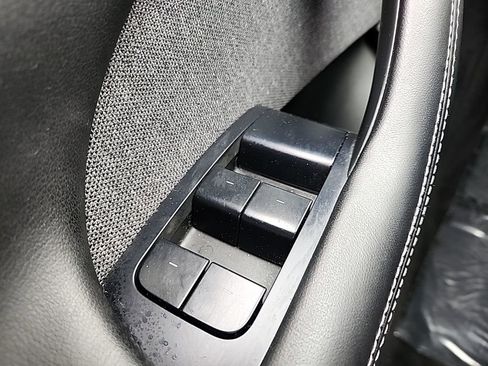 Used 2021 Tesla Model S Plaid image 37