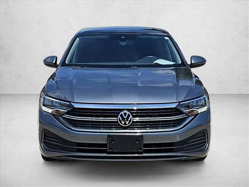 Used 2024 Volkswagen Jetta SE FWD image 2