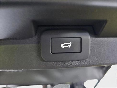 New 2024 Land Rover Discovery Dynamic SE image 13