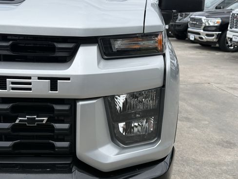 Used 2022 Chevrolet Silverado 2500 Custom w/ Custom Value Package AWD/4WD image 11