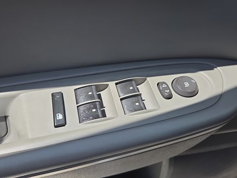 Used 2017 Chevrolet Traverse LT FWD image 35