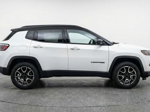 Used 2025 Jeep Compass Trailhawk AWD/4WD image 11