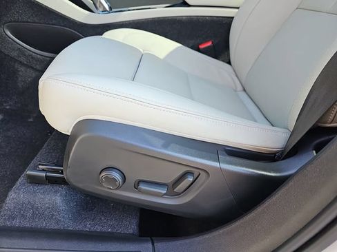 Used 2025 Volvo XC40 B5 Plus w/ Protection Package Premier AWD/4WD image 17