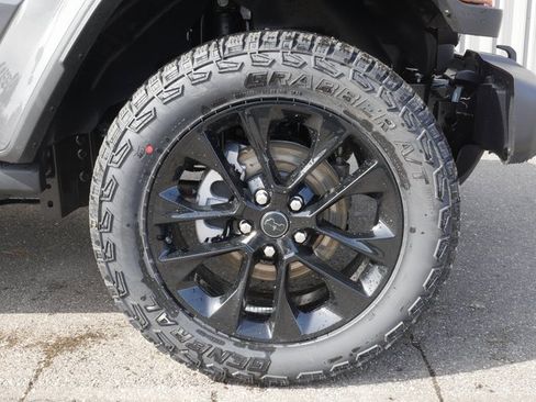 New 2025 Jeep Gladiator Sport image 11