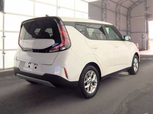 Used 2024 Kia Soul LX w/ Option Group 015 FWD image 3
