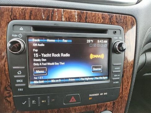 Used 2013 Chevrolet Traverse LT image 12