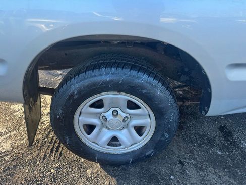 Used 2003 Toyota Tacoma Base image 16