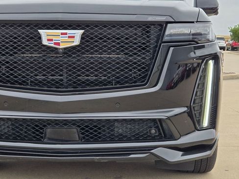 Certified 2024 Cadillac Escalade ESV V w/ LPO, ONYX Package image 6