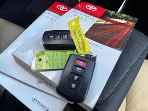 Used 2013 Toyota Avalon XLE Touring FWD image 19