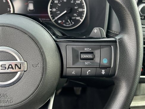 Used 2021 Nissan Rogue SV image 12