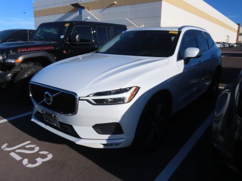 Used 2021 Volvo XC60 T5 Momentum w/ Protection Package Premier FWD image 2