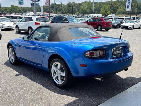 Used 2006 MAZDA MX-5 Miata Touring RWD image 2