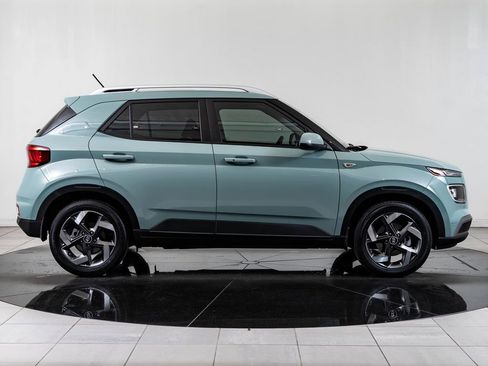 Used 2025 Hyundai Venue SEL FWD image 11