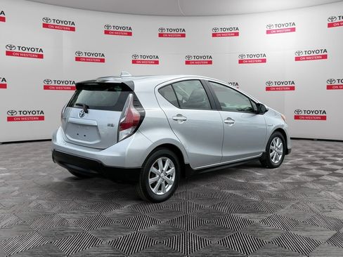 Used 2017 Toyota Prius C Two FWD image 5